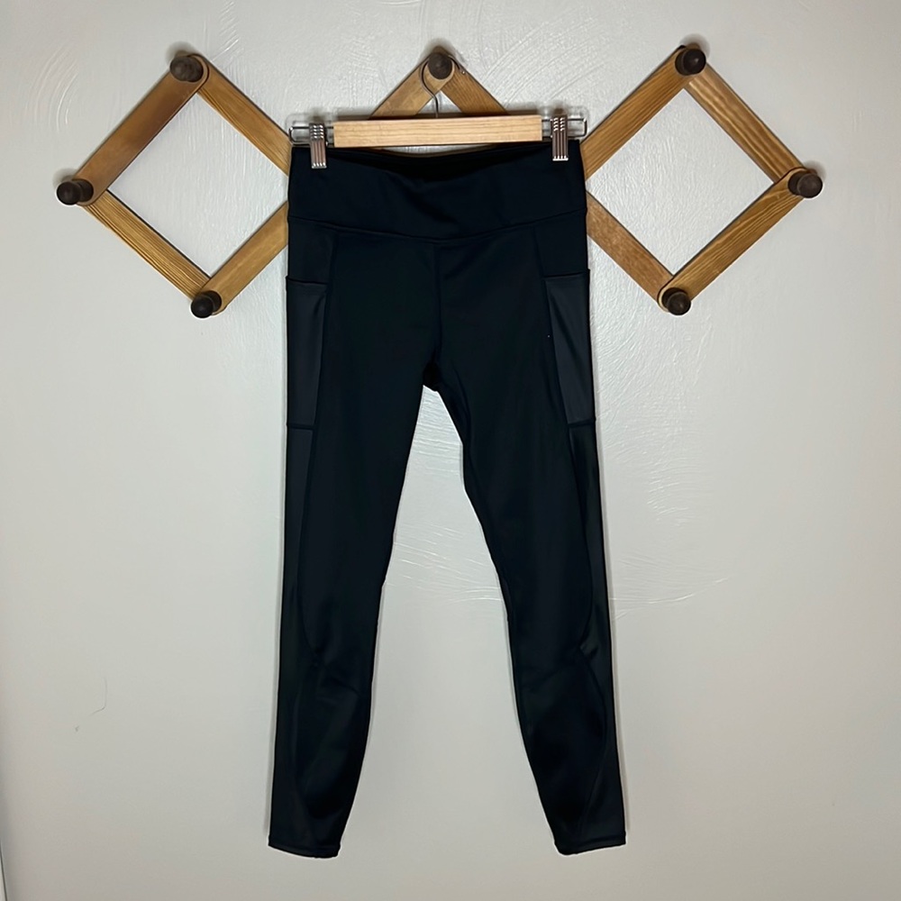NWOT Fabletics shine 7/8 pocket leggings sz XS